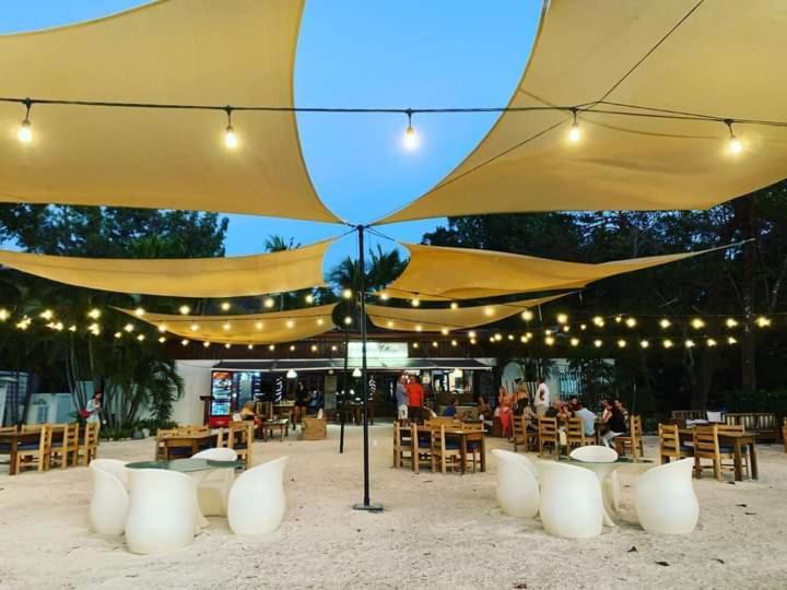 Café de Playa beach front suites Coco Exterior foto