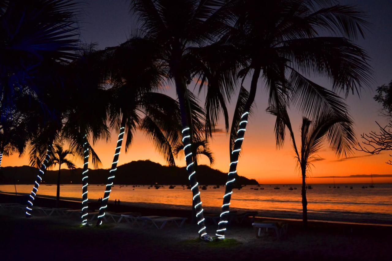 Café de Playa beach front suites Coco Exterior foto