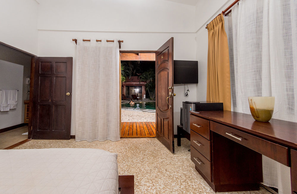 Café de Playa beach front suites Coco Exterior foto